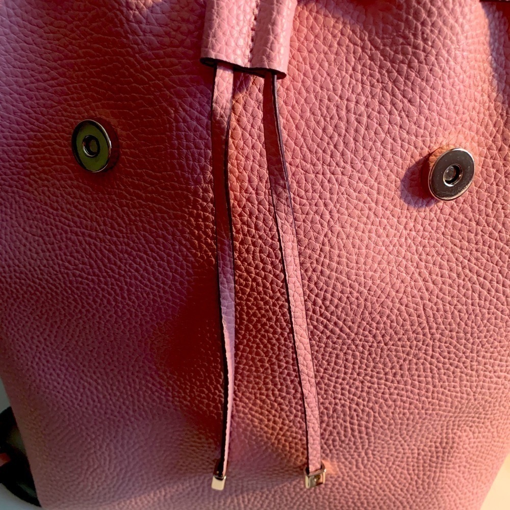 Guess ladies backpack - Picture 5 of 7
